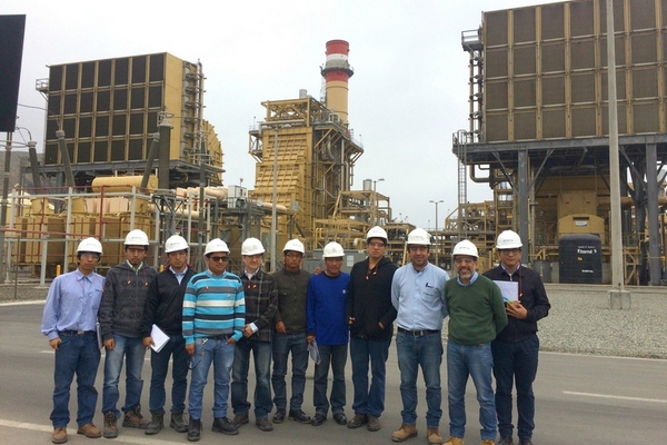 Alumnos de la UNI visitan Fenix Power