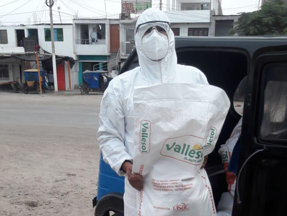 entrega-de-kits-de-alimentos-para-familias-vulnerables-y-con-pacientes-covid-19-02-1