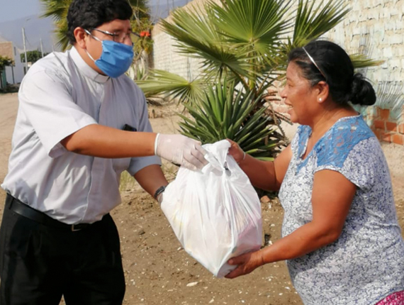 entrega-de-kits-de-alimentos-para-familias-vulnerables-y-con-pacientes-covid-19-07-1
