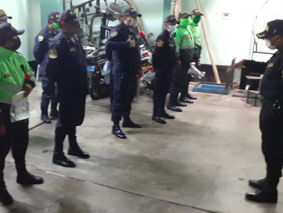 entrega-de-mascarillas-y-protectores-faciales-para-personal-de-primera-linea-de-defensa-en-chilca-04
